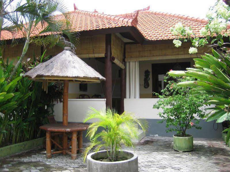 Ombak Putih Bungalows Hotel Nusa Dua  Buitenkant foto
