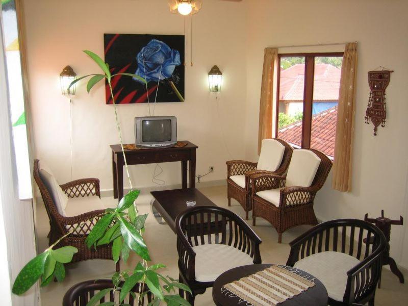 Ombak Putih Bungalows Hotel Nusa Dua  Buitenkant foto